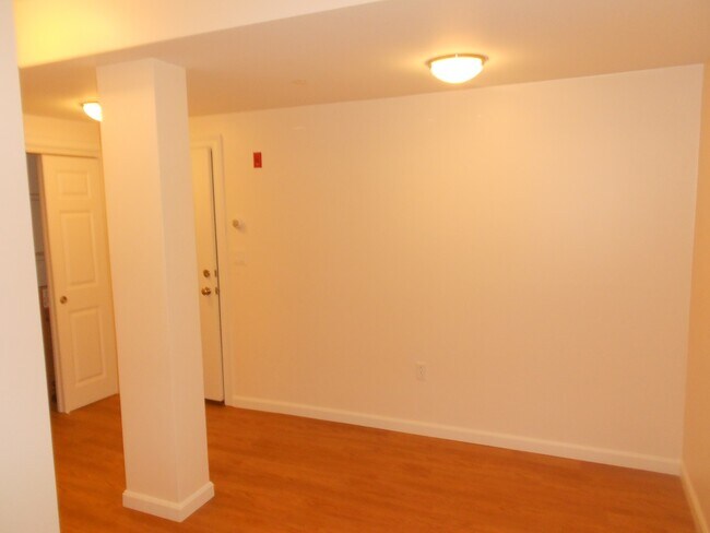 Photo - 63 Burbank St Unidad 16