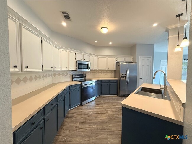 Photo - 106 Snake Dance Dr