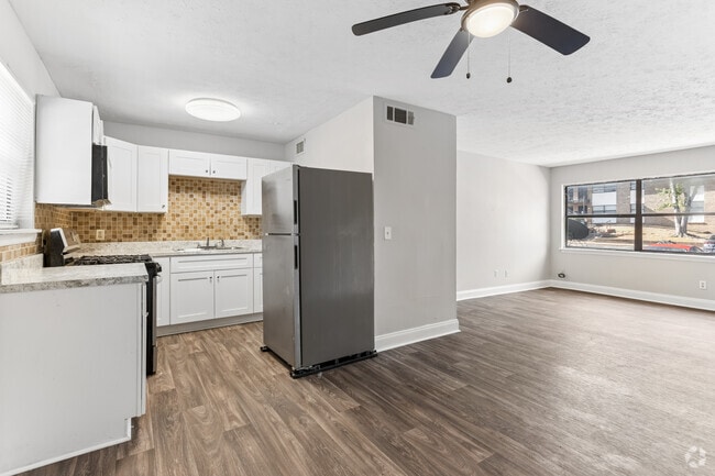 3 habitaciones, 1 baño - 1323 pies cuadrados - Comedor - New Carrollwood