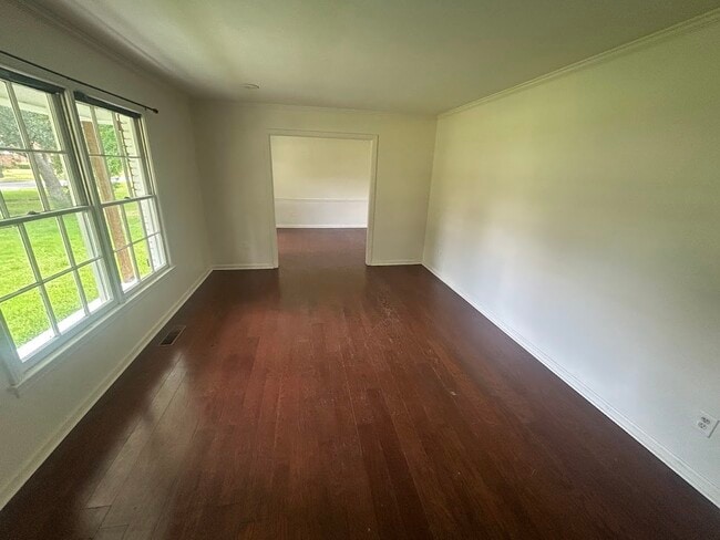 Photo - 1728 Lynwood Ln