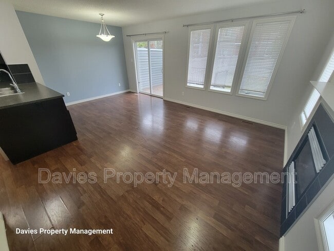 Photo - 3209 Whitelaw Dr NW