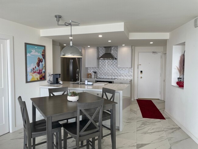 Dining area - 700 E Ocean Blvd Unit 2807