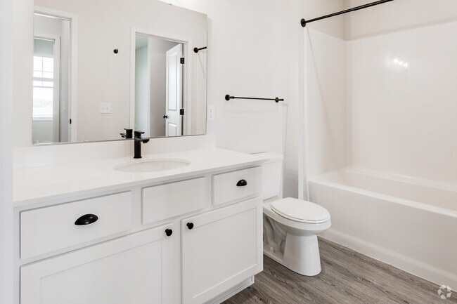 2BR, 2BA - 1,137SF - Second Bathroom