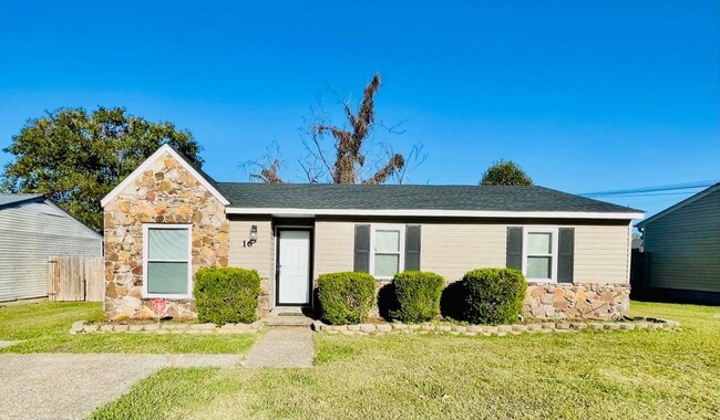 Building Photo - Section 8 Approved 3bedroom