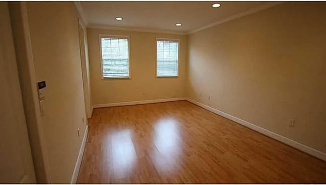 Photo - 515 SW 147th Ave