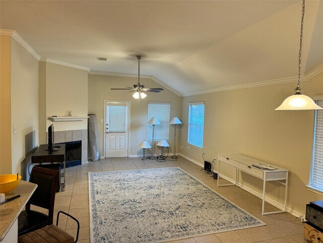 Photo - 835 Dracena Ct