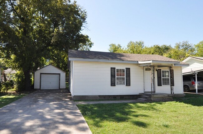 Remodeled 2-1-1 in White Settlement! - Remodeled 2-1-1 in White Settlement! House