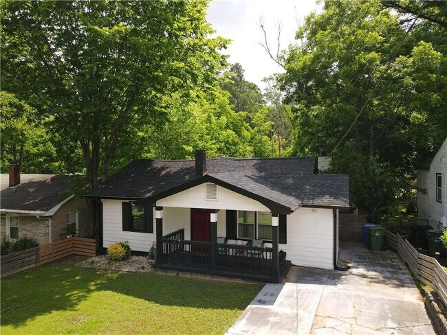 Photo - 685 Cedar Ave NW