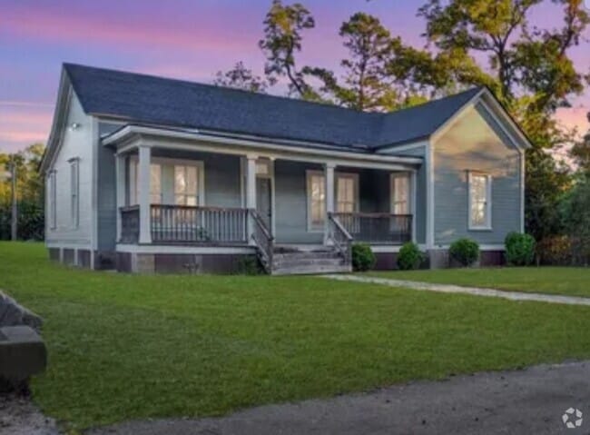 Building Photo - Great Family Home