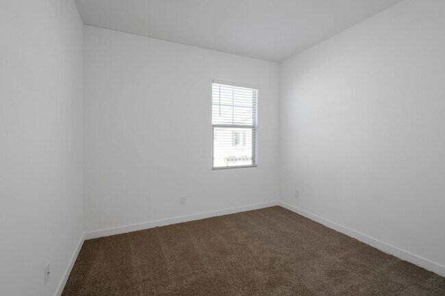 Photo - Like New Luxurious Modern 3 Bedroom 2 Bath...