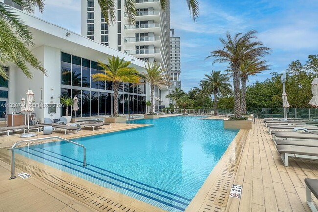 Building Photo - 16385 Biscayne Blvd Unit 2304