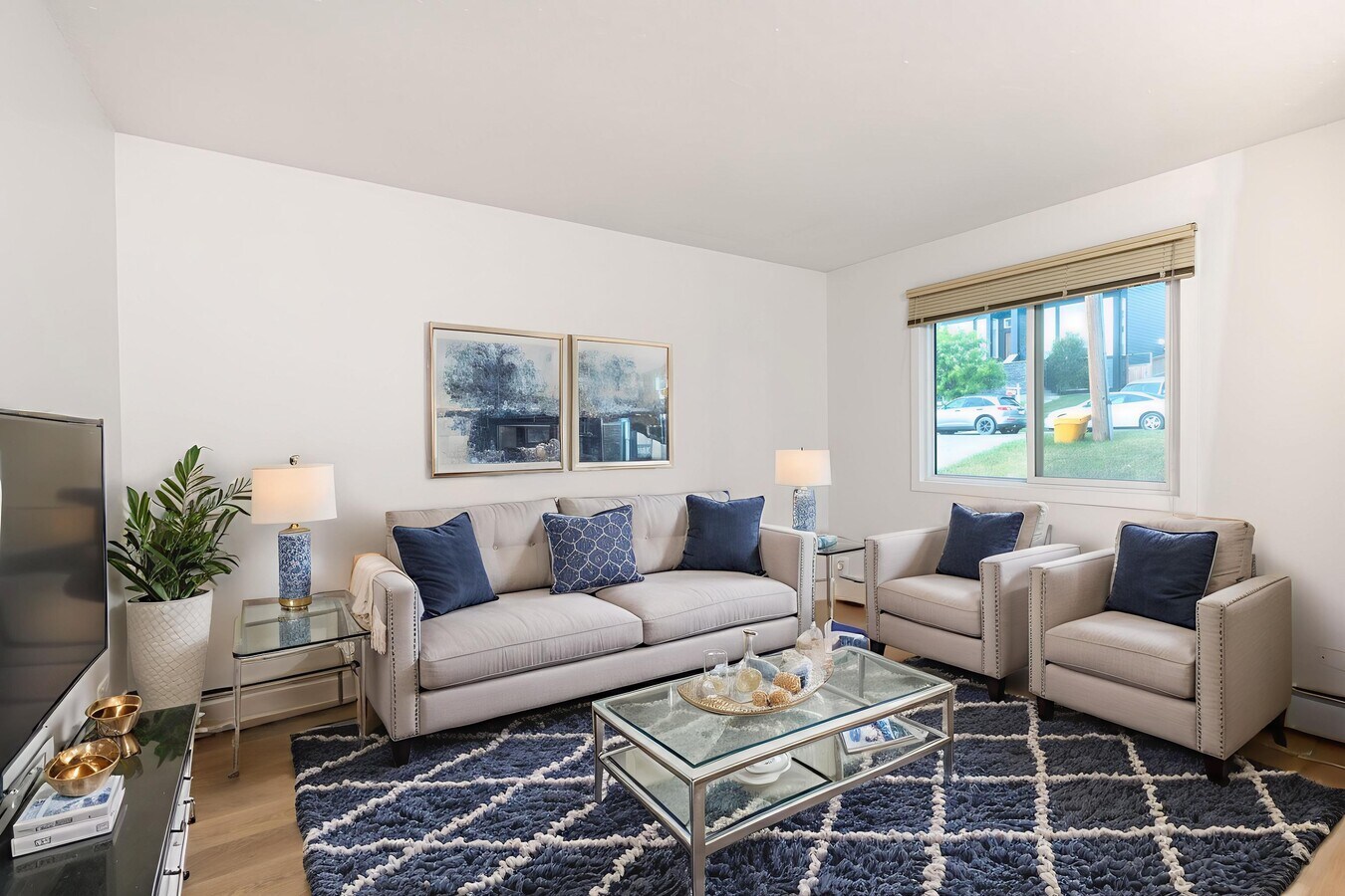 Photo - 3908 Centre a St NE