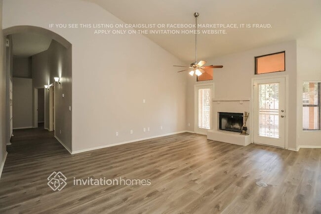 Photo - 213 N Honeysuckle Ln