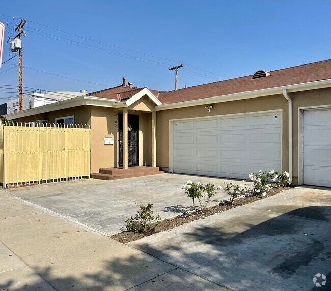 Building Photo - 4105 E 52nd St Rental