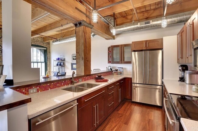Photo - 400 N 1st St
