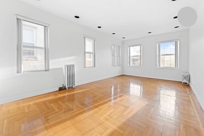 Building Photo - 125 W 227th St Unit 2f Rental