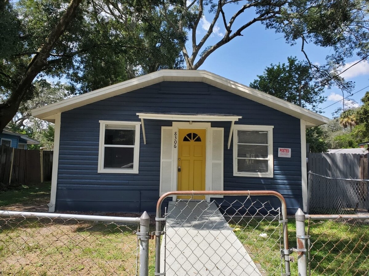 Beautiful & Quaint 2 Bedroom Single Family Home in Tampa! AVAILABLE FOR IMMEDIATE MOVE IN!! - Beautiful & Quaint 2 Bedroom Single Family Home in Tampa! AVAILABLE FOR IMMEDIATE MOVE IN!!