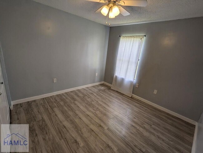 Photo - 600 Thornwood Way