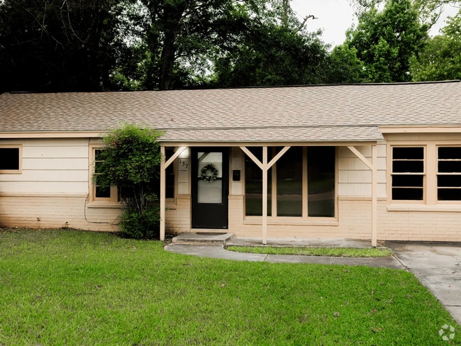 Building Photo - 137 Country Club Cir Rental