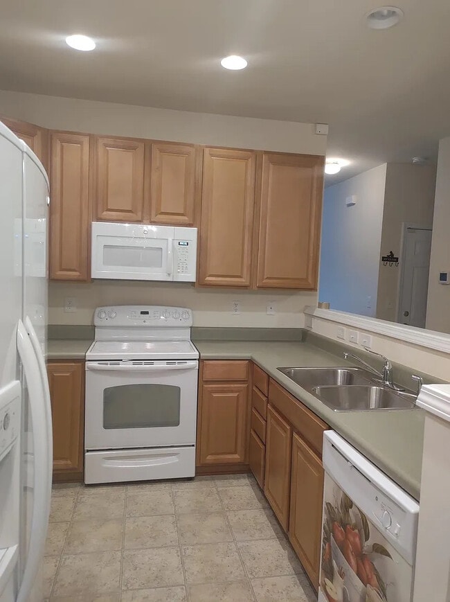 Photo - Room in Townhome on Singleleaf Lane