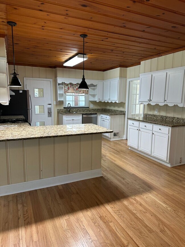 Photo - 3 Bedroom Ranch in Gainesville!