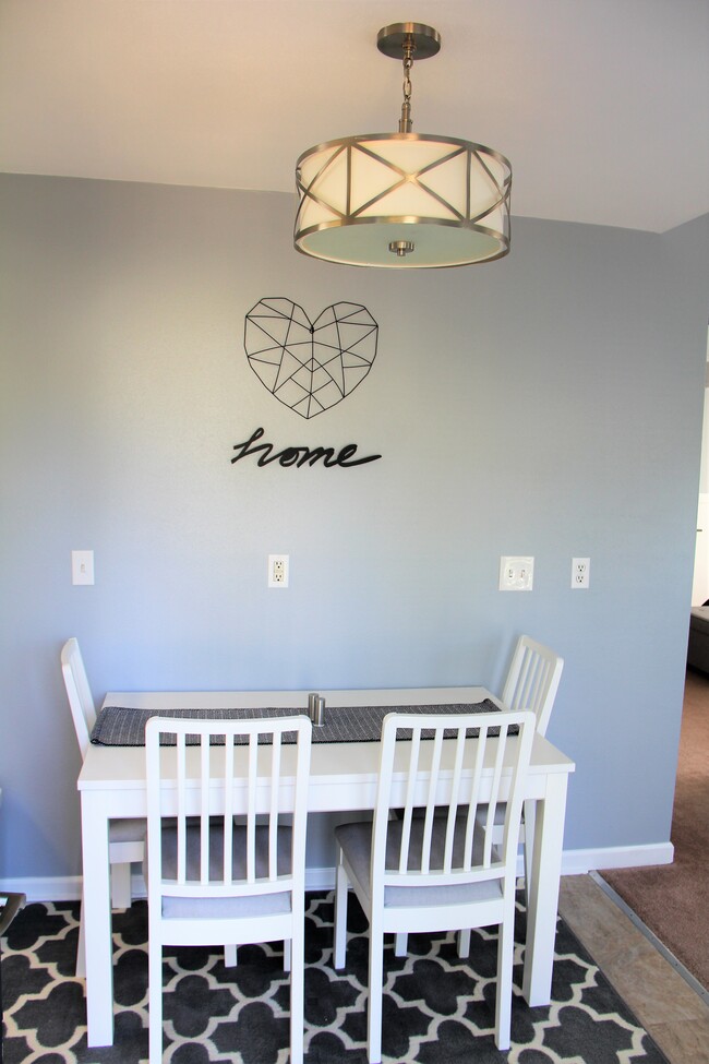 Building Photo - 820 S Junett St Unit 2