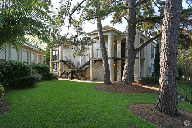 Parkway Square Apartments