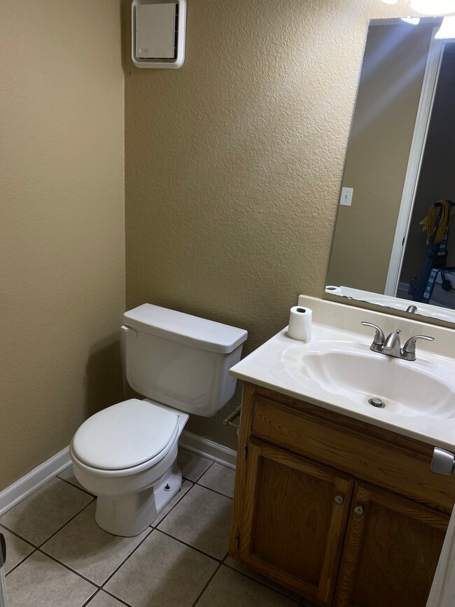 Photo - 118 NE Greystone Dr