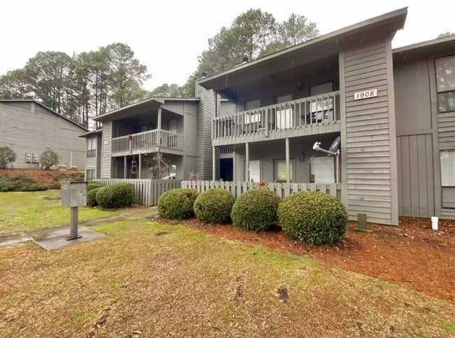 Building Photo - 1908 Tryon Dr Unit 4