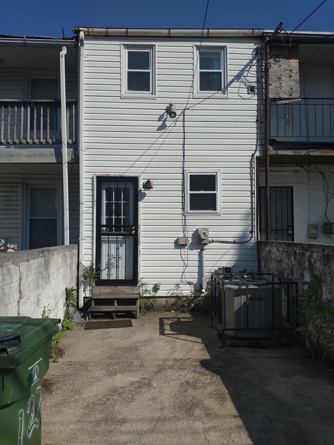 Photo - 1242 Washington Blvd
