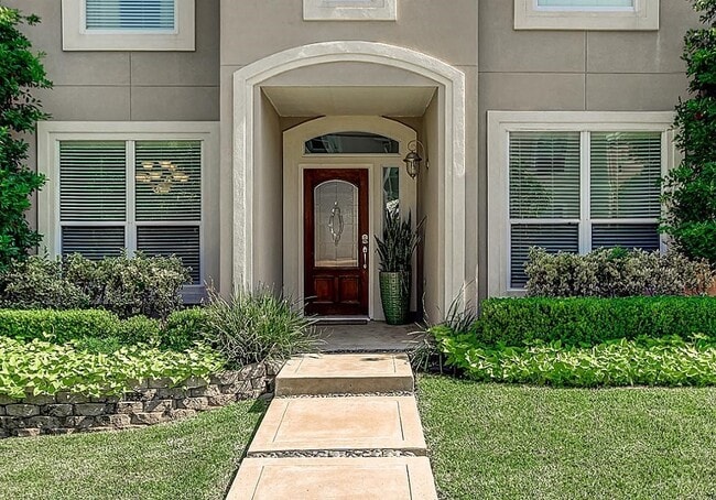 11114 Sherwood Garden Dr