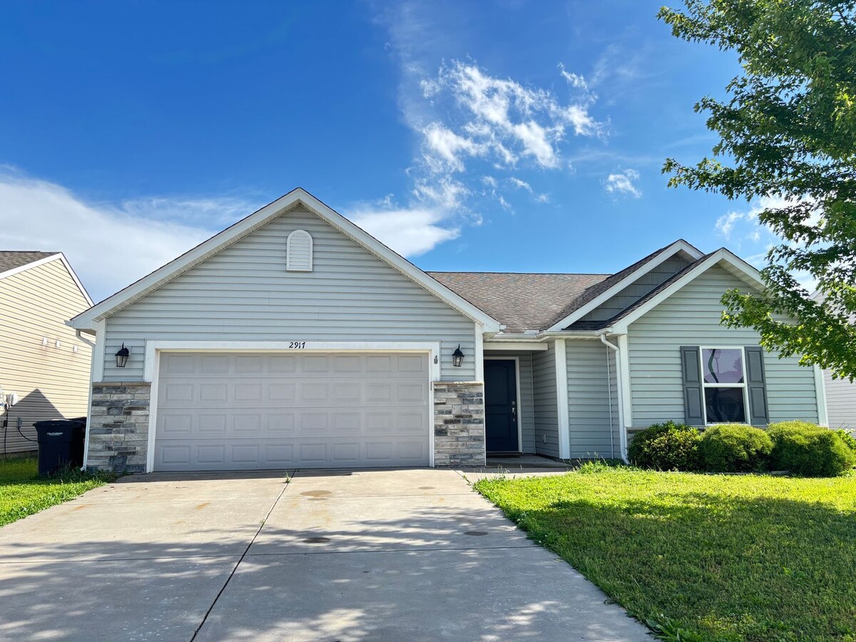 Well-maintained 3B/2B fenced yard ranch - Well-maintained 3B/2B fenced yard ranch
