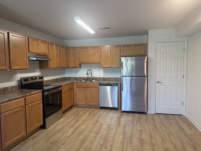 NEW Stainless Steel appliances - The Pointe of Stoneybrook Rental