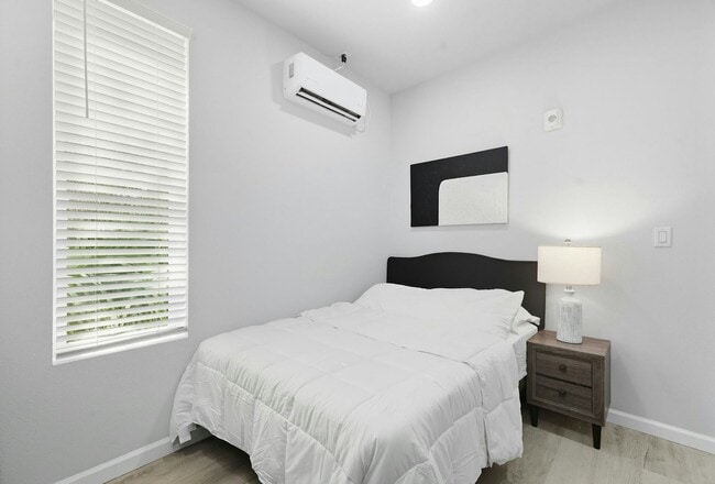 Building Photo - 624 Avenue H Unit F