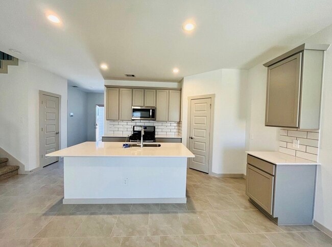 Photo - 3322 Silverton Dr