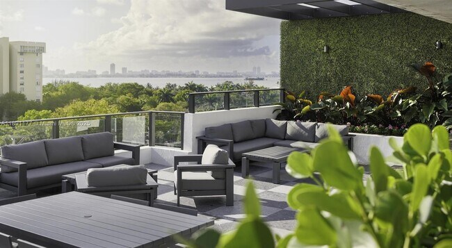 Photo - 11200 Biscayne Blvd Unidad A1.5