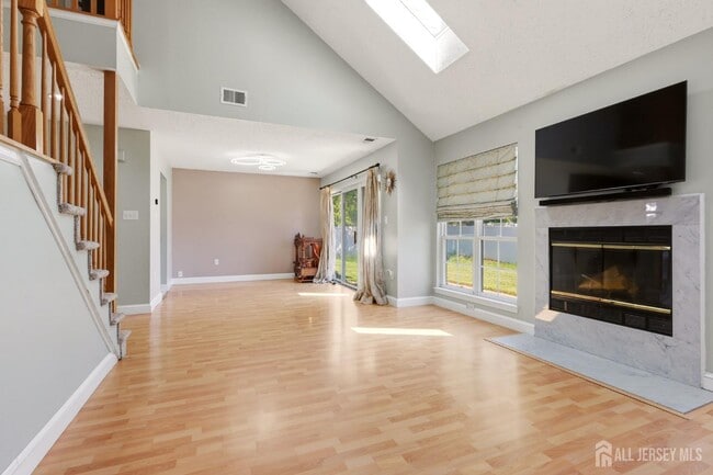 50 Glen Oaks Ct