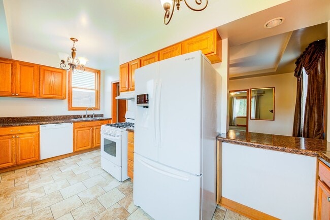 Building Photo - Stunning 3 bedroom home in Bon Air availab...