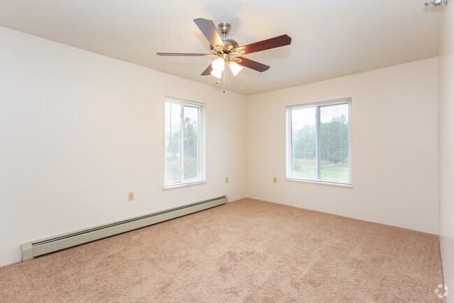 2 BR, 1 BA - 960 SF
