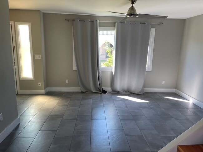 Photo - 2927 E Fairmount Ave