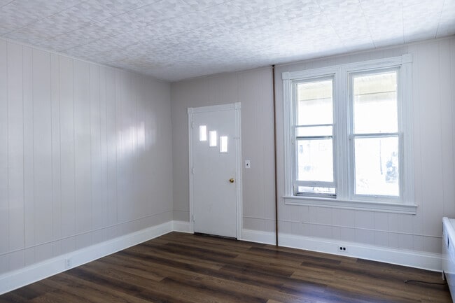 Photo - 208 W Carpenter Ave