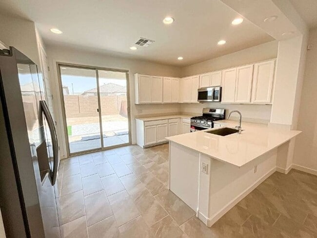 Photo - 3 Bedroom, 2 Bath Available NOW!