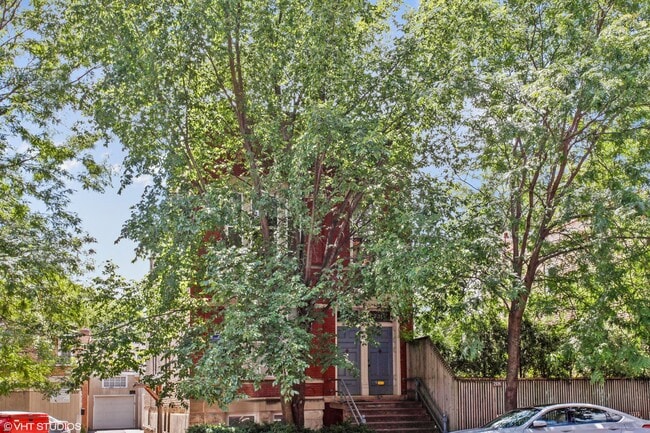 Building Photo - 2531-2533 W Augusta Blvd