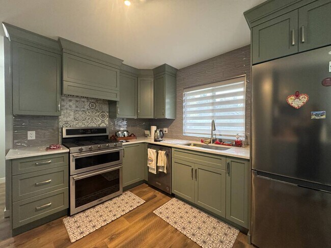 Photo - 21545 Campbell Av