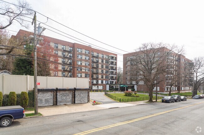 Photo - 800 Victory Blvd