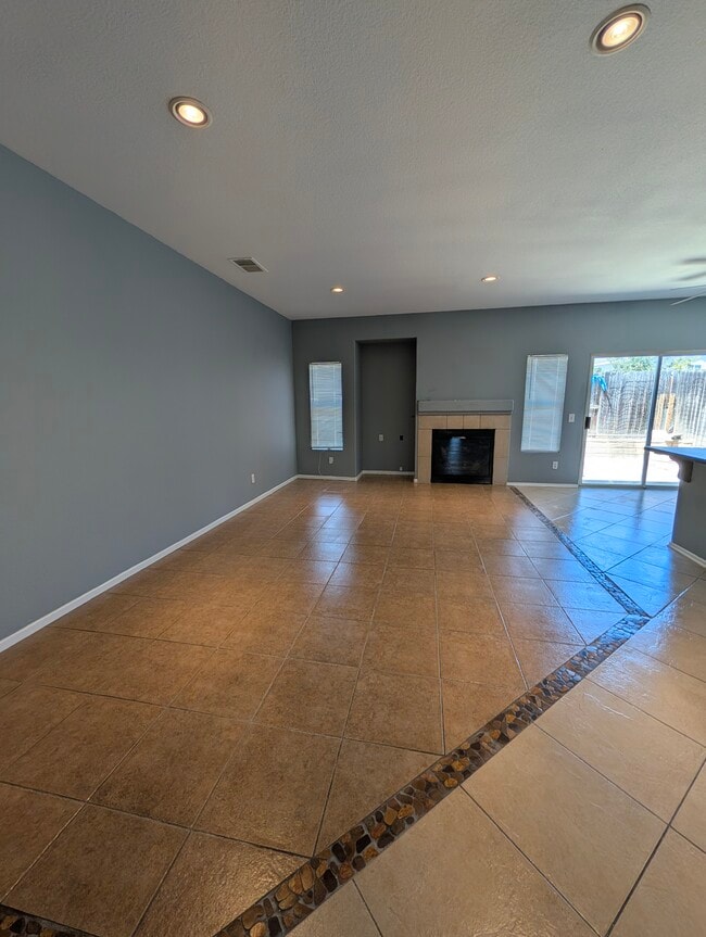 Photo - 43592 Yukon Ct
