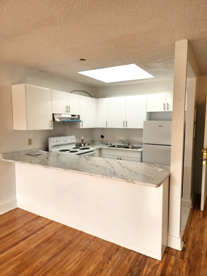 2122 Queen St - 2122 Queen St