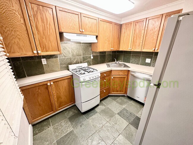 Photo - 10197-1136 Unit B