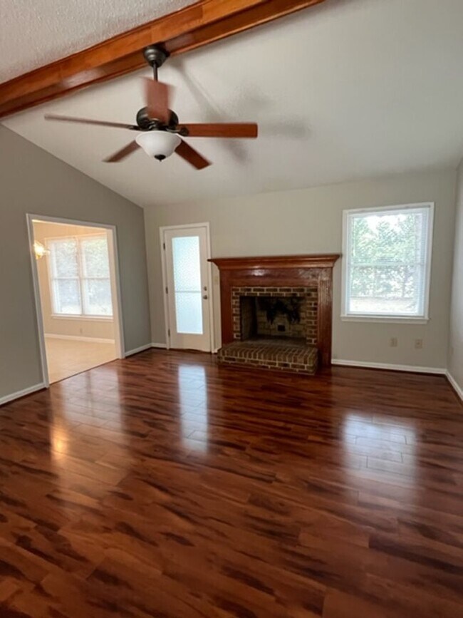 Photo - Ranch home w/ 3 bedrooms, 2 baths, 1 car g...