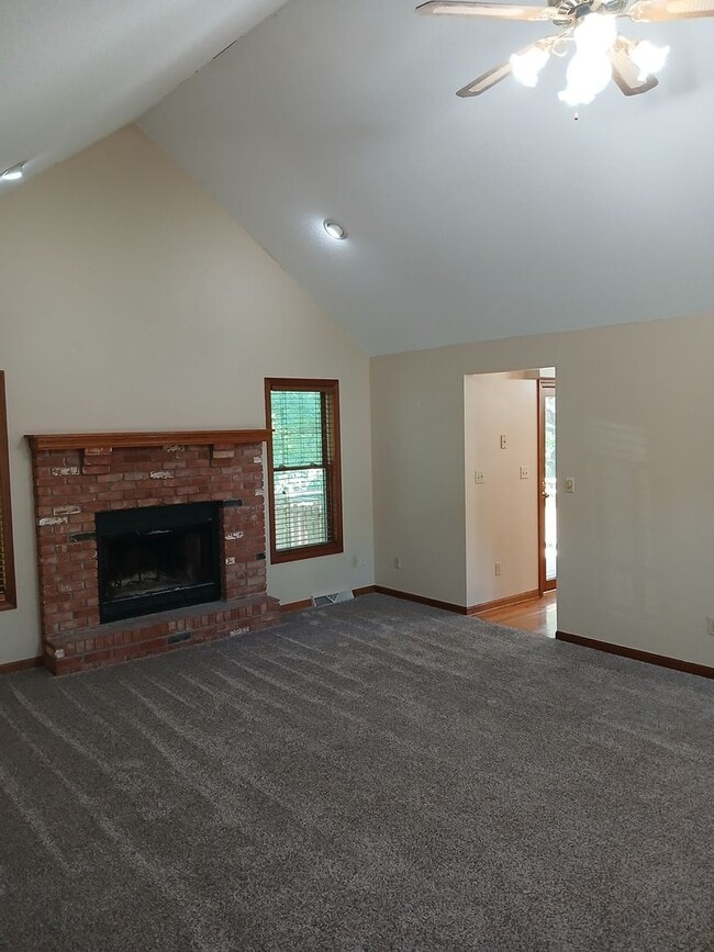 Photo - 3 bedrooms, 2.5 bathrooms, 2 car garage, with bonus flex room!